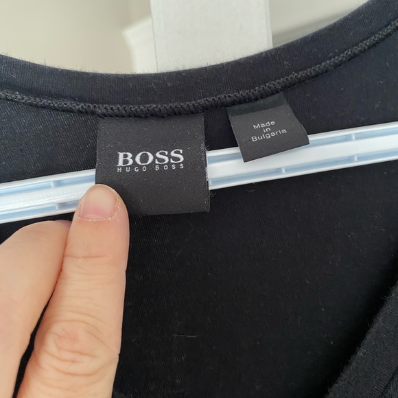 Hugo Boss v neck T-shirt XL - Picture 4 of 5